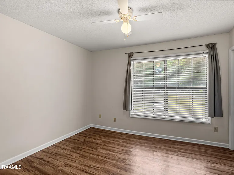 115 Woodworth Ln #F — Photo 8