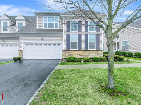 3 Toni Ct. #3, Center Moriches, NY 11934