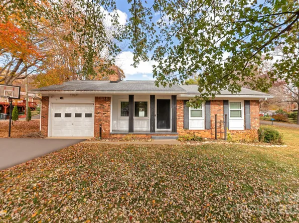 302 Marion Ave, Swannanoa, NC 28778