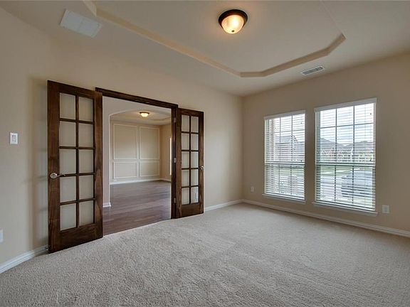 5th image of 101 White Oak Ln