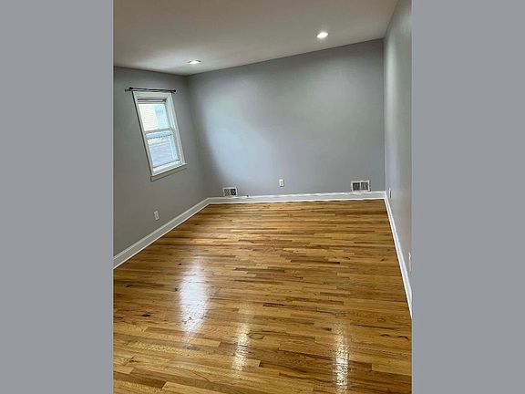 4th image of 516 Avenue E