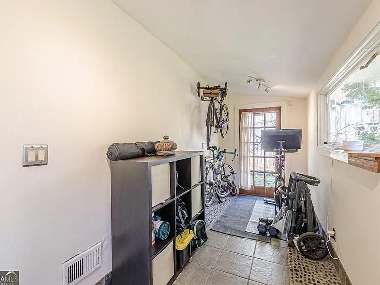 1118 Glenwood Ave SE — Photo 23