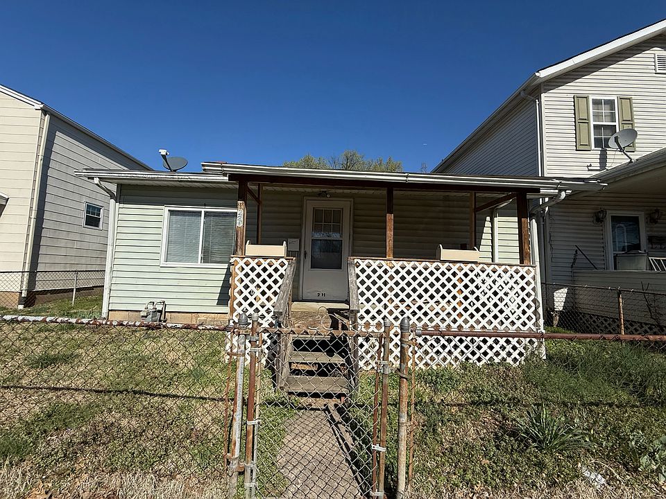 1st image of 221 10th Ave