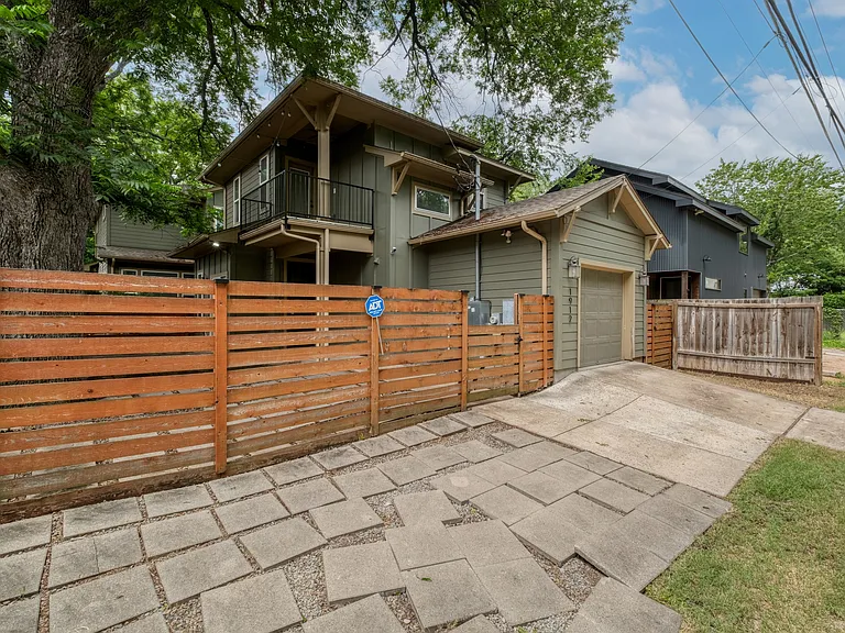 1912 Haskell St #2 — Photo 1