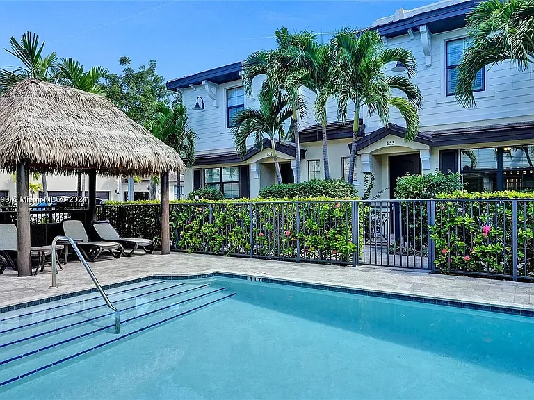853 S Ocean Blvd — Photo 4