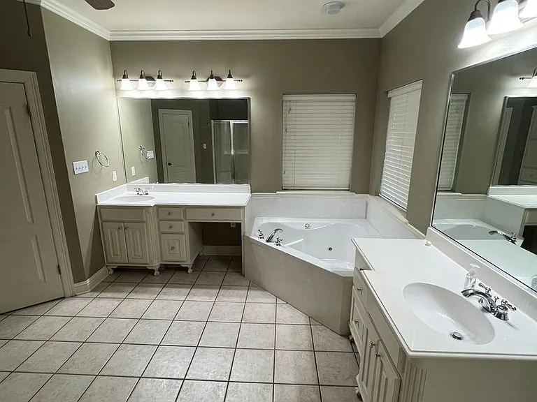 10513 Plum Creek Dr — Photo 9