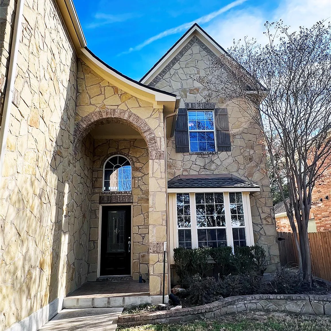 5 bed, 3.5 bath, 3066 sqft, $2,950 — Photo 2