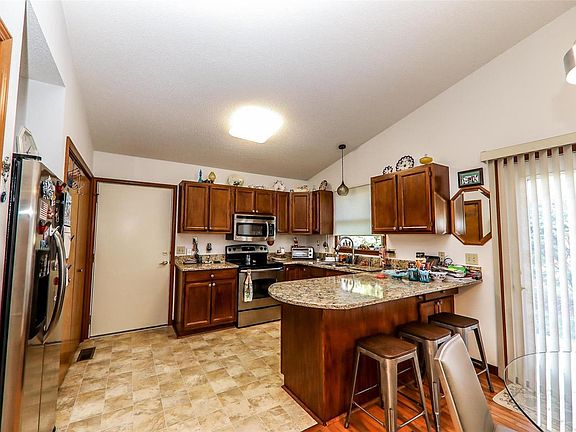 4th image of 18 Kaeser Ct