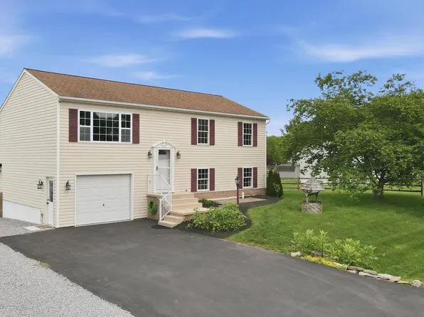 15932 Hibiscus Dr, Hagerstown, MD 21740