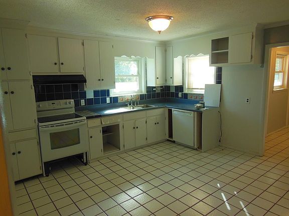 5th image of 3800 Midway Dr