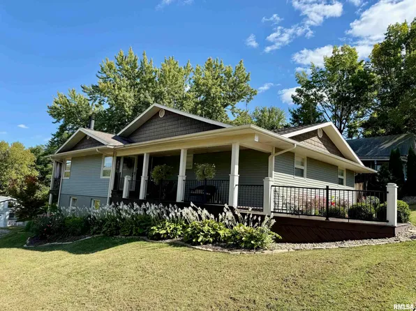 205 E Adams St, Petersburg, IL 62675