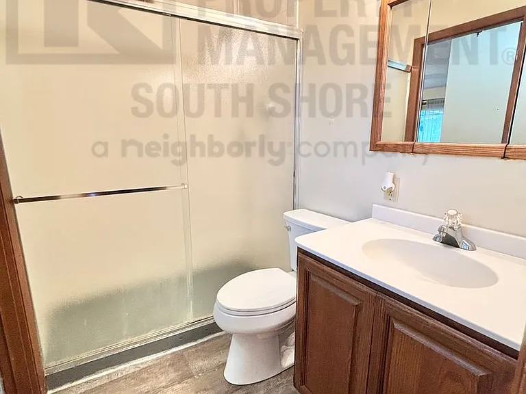555 Meadow Ln — Photo 10