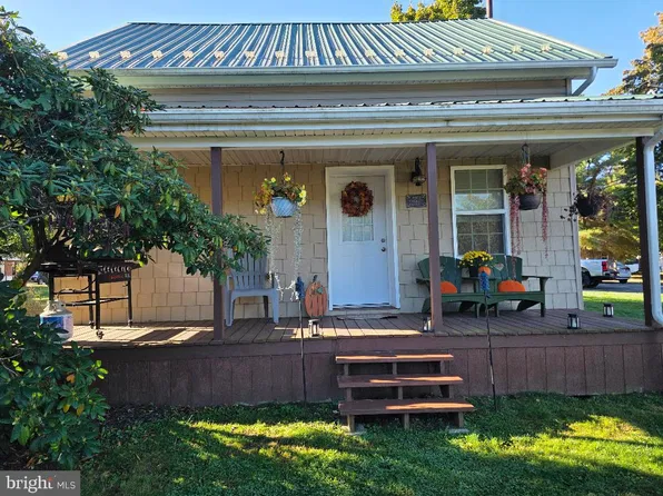 13 Poplar St, Mont Alto, PA 17237