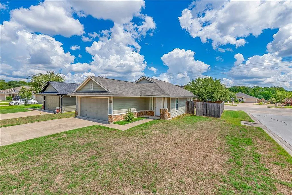3 bed, 1223 sqft, $1,850 — Photo 2
