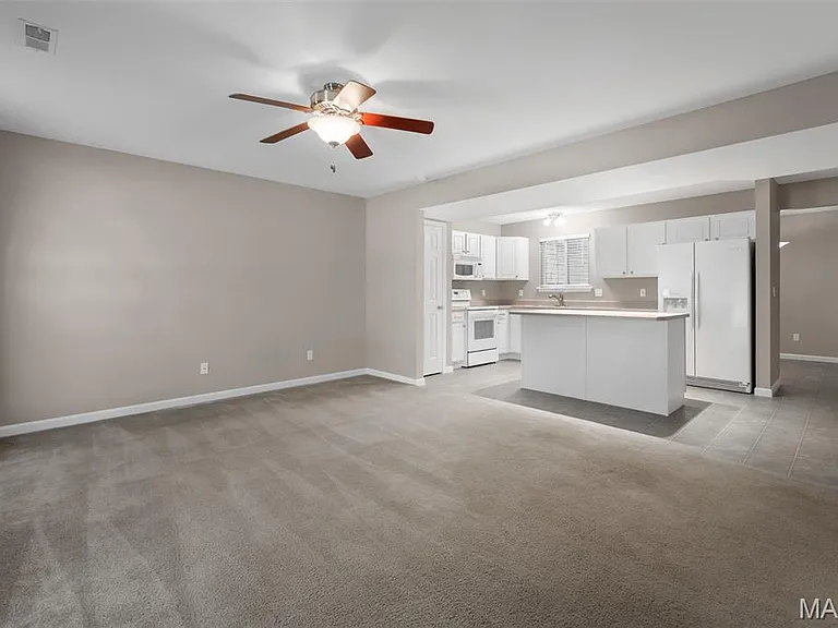 324 Savannah Ter — Photo 2
