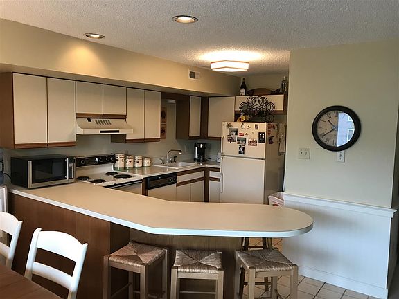 4th image of 805 Periwinkle Dr #805