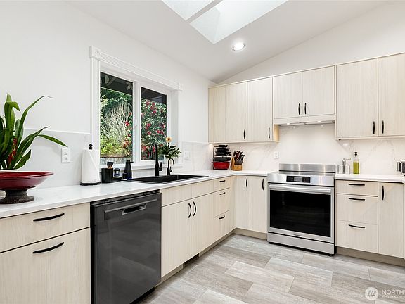 2nd image of 14435 82nd Avenue NE