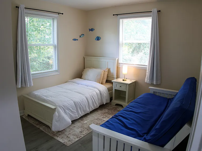 Bed 4 with twin size bed and futon couch