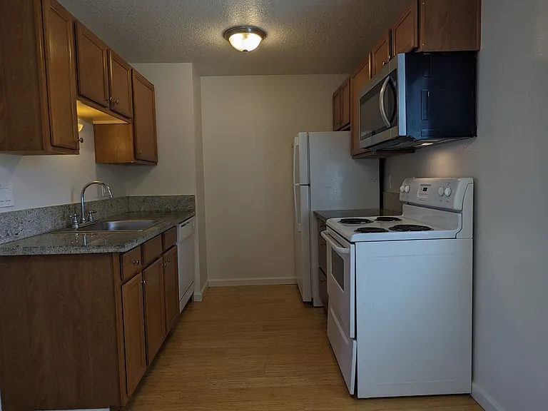 4102-4128 SE Cesar E Chavez Blvd — Photo 28