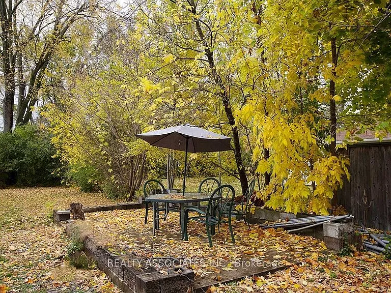374 Irene Dr — Photo 8