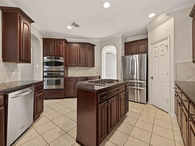 8110 Clearwater Xing — Photo 14