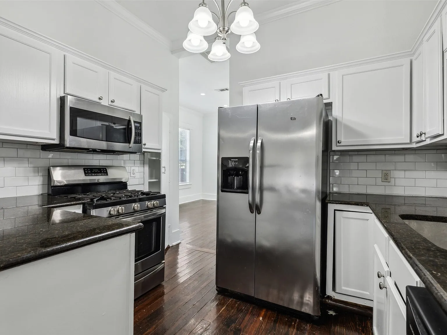 3 bed, 2.5 bath, 1200 sqft, $2,000 — Photo 3