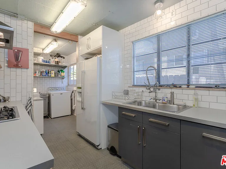 10959 Strathmore Dr — Photo 15