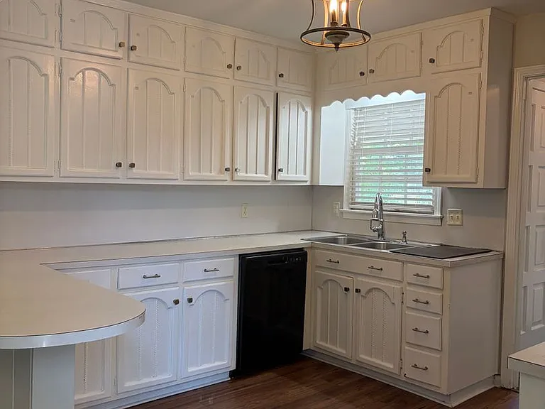 933 Garrett Dr — Photo 16