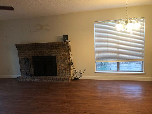 3rd image of 2216 Jamestown Ln