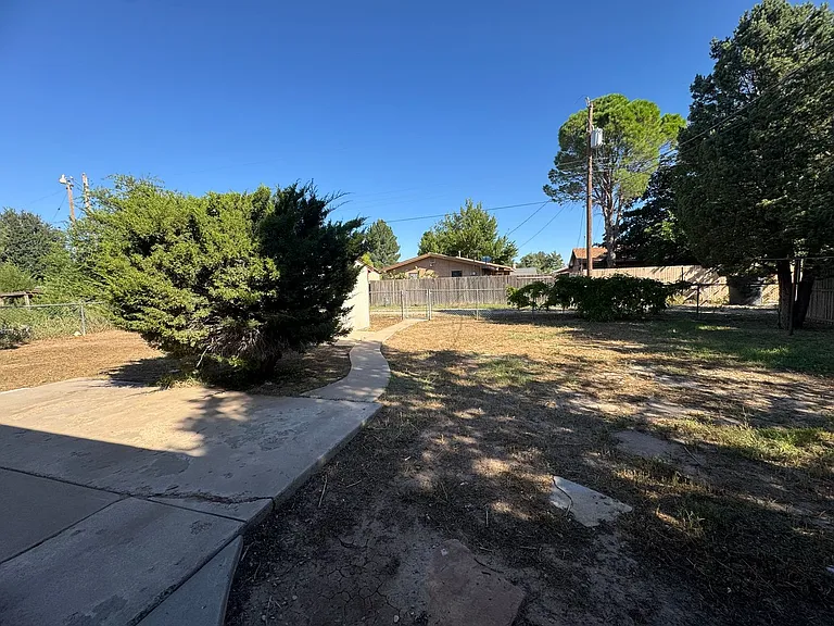 1211 Harvard Dr — Photo 13