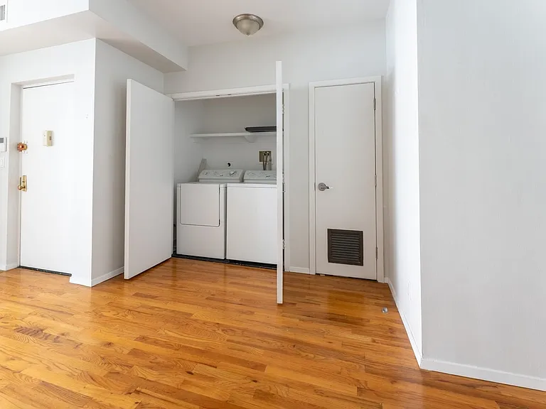 349 6th Ave #2 — Photo 4