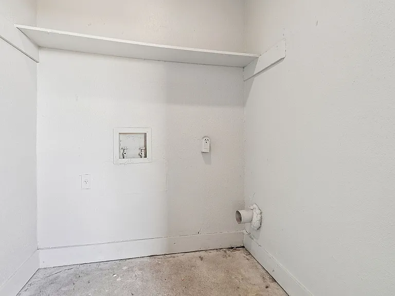33-web-or-mls-Dumfries Dr Unit 410-S2802-018