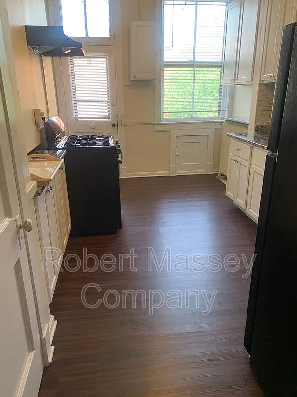 3 bed, 1.0 bath, 1500 sqft, $1,350 — Photo 4
