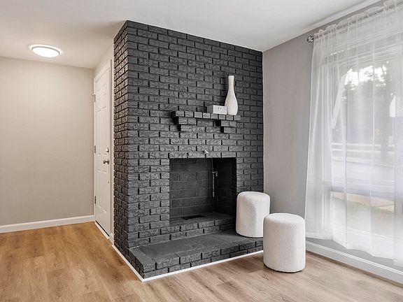4th image of 68 Charles St