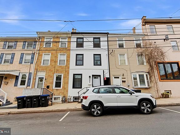 3rd image of 378 E Elm St