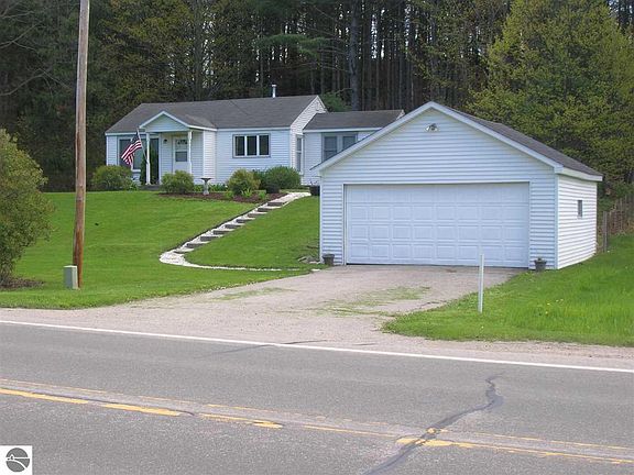 2nd image of 10650 Center Rd