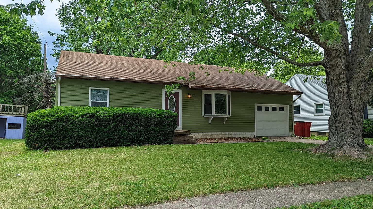 907 Oakcrest Dr photo 1