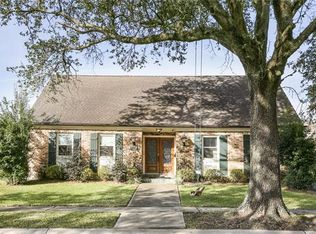 127 Country Club Dr, New Orleans, LA 70124
