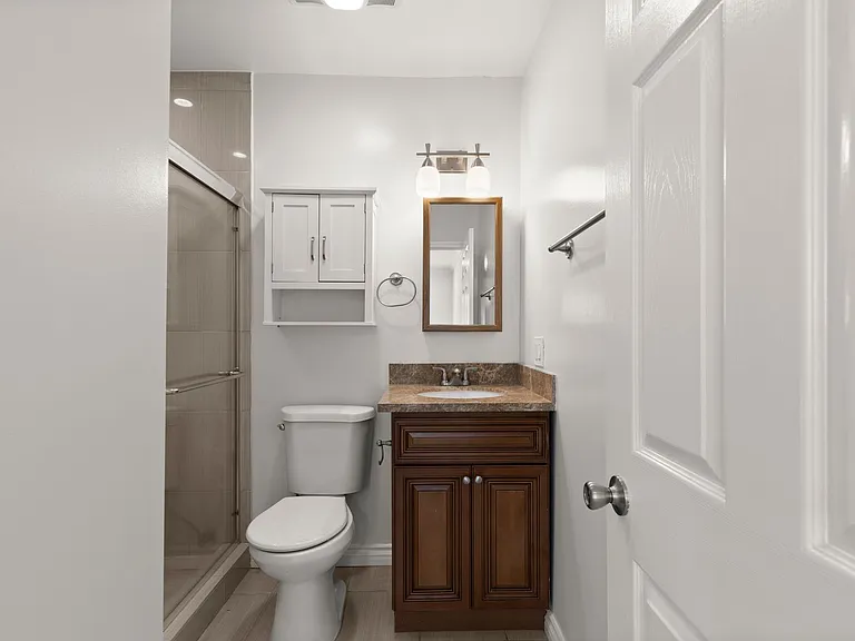 Huge Three Bedroom Available in West Hollywood — Photo 10