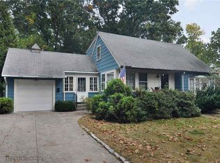 21 Main Ave, Warwick, RI 02886