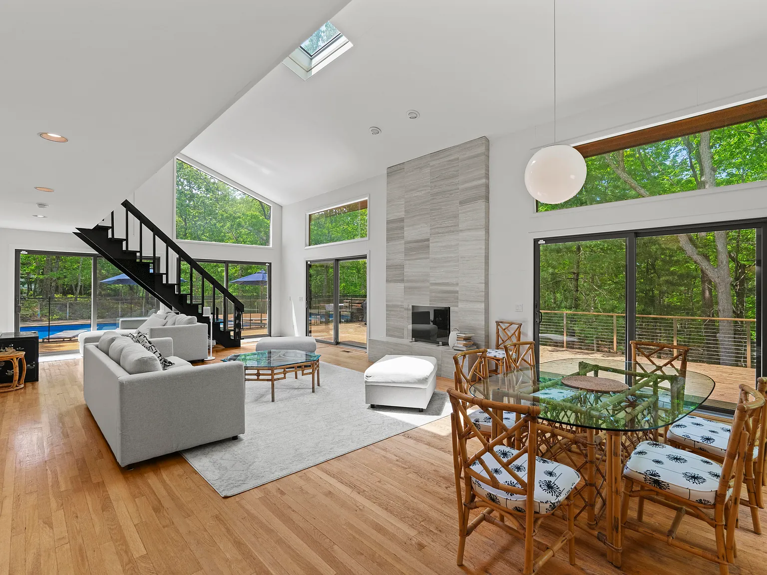 Modern Saltbox Close to the Bay! — Photo 4