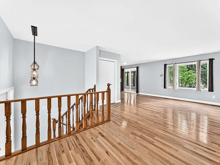 64 Riverton Ave — Photo 7