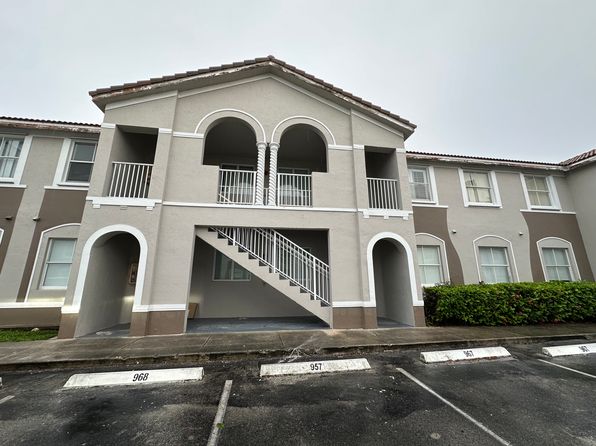 1661 SE 29th Ct UNIT 206