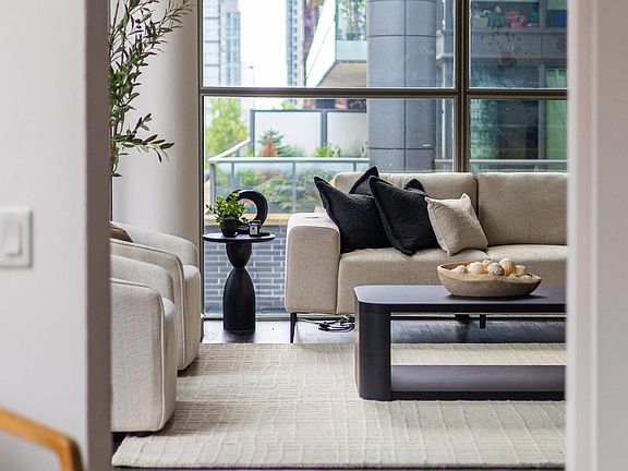 4th image of 25 Oxley St #611