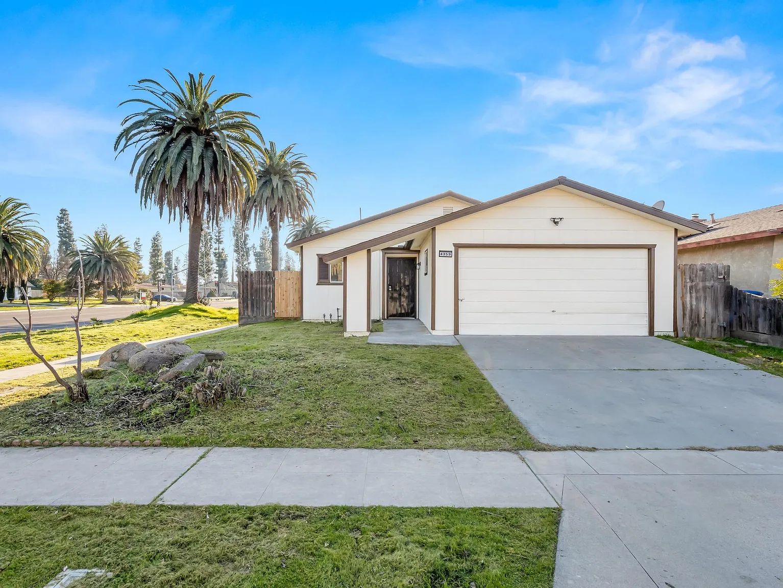 4359 W Cardiff Avenue photo 1