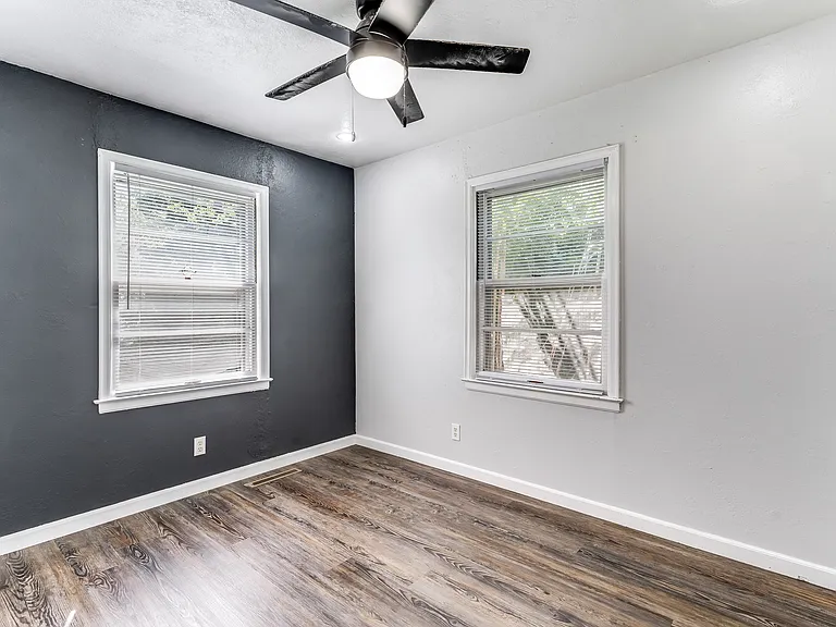 1712 N Belmont Ave — Photo 25