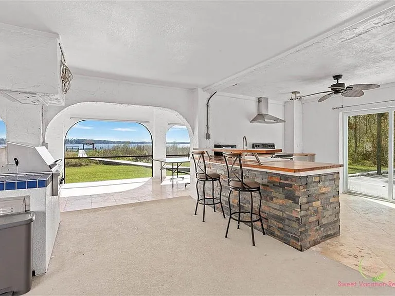 14182 Lake Mary Jane Rd — Photo 10