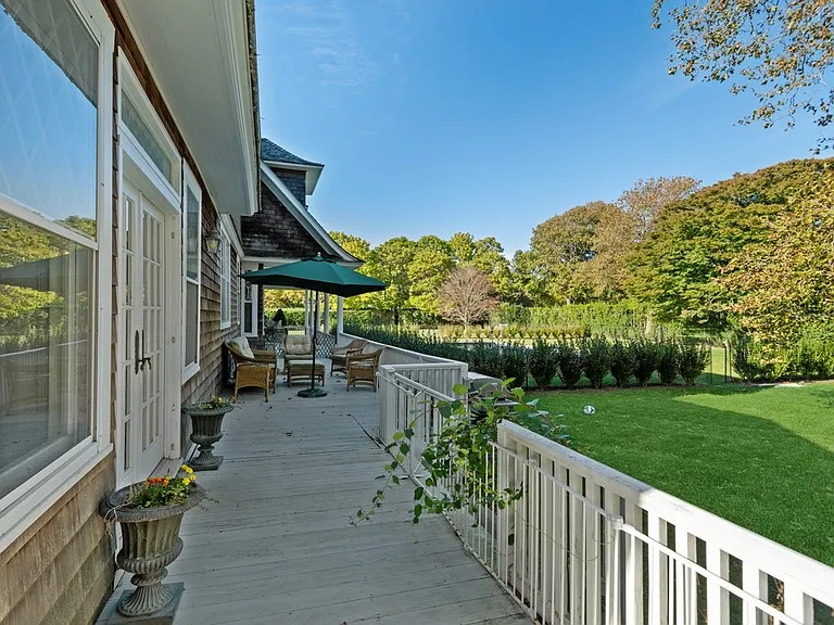 10 Post Ln — Photo 29