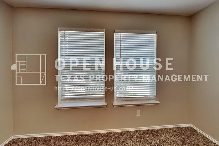 1056 Silver Spur Ln — Photo 18