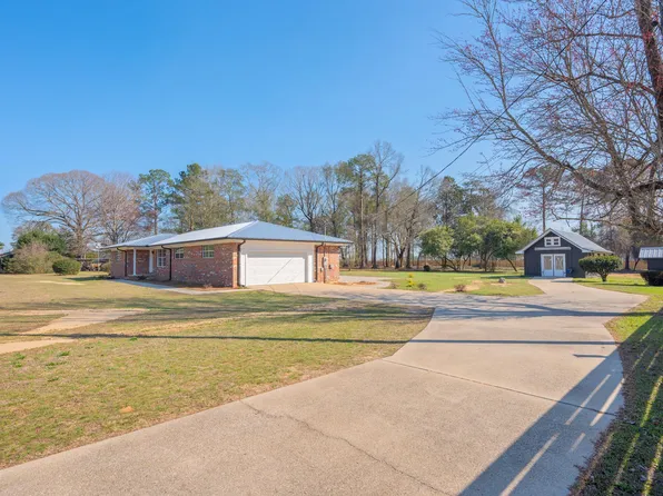 2928 Barton Rd, Crestview, FL 32539